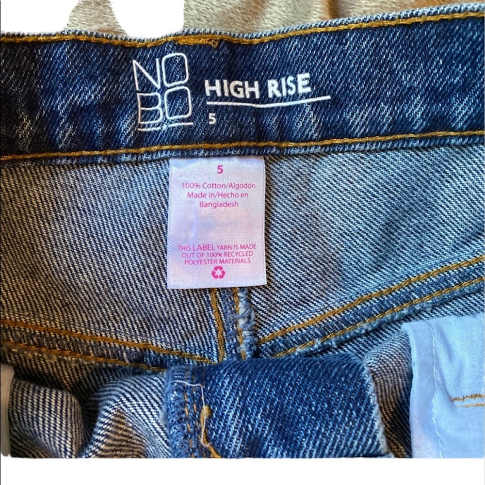 💙 NO BOUNDARIES Jean Shorts - Picture 3 of 4